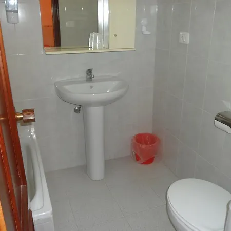 Guest house Hostal Alce 2*